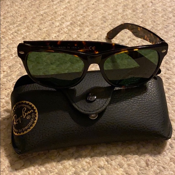 Wayfarer Ray Ban Sunglasses - Picture 7 of 7